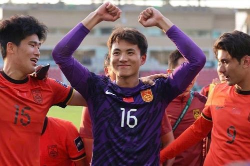 Đồng đội đá hỏng 11 m, thủ môn U23 Trung Quốc nói một câu 'cứu' cả đội