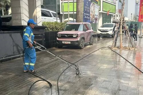 Chi nhánh Đống Đa: huy động 100% nhân lực, 'phủ xanh' đường phố chào mừng Đại hội Đảng