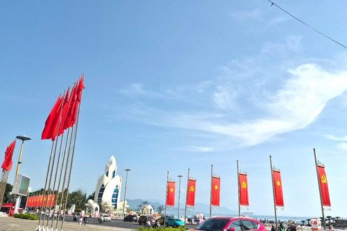 Khánh Hòa: Rực rỡ sắc cờ chào mừng Đại hội đại biểu toàn quốc lần thứ XIV của Đảng