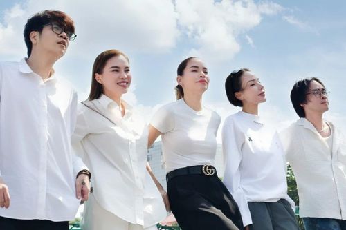 Hồ Ngọc Hà hội ngộ các tên tuổi đình đám viết tiếp câu chuyện yêu thương trong những ngày cận Tết Bính Ngọ