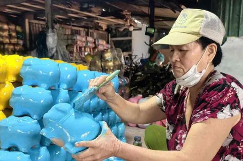Vào mùa rực rỡ sắc xuân heo đất