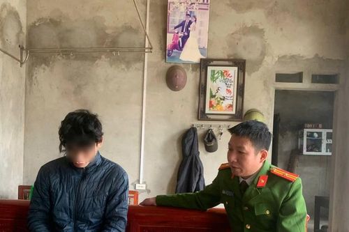 20 phút trấn áp vụ người tâm thần mang hung khí gây rối ở Phú Thọ