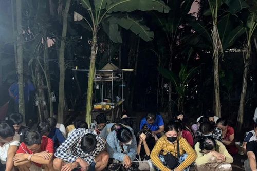 Bắt quả tang 28 đối tượng sát phạt cờ bạc