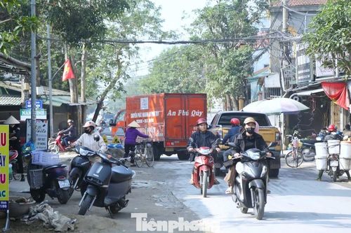 Dân khốn khổ với tuyến đường 'đào lên rồi để đó' cả năm ở Nghệ An
