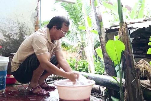 Hàng nghìn hộ dân Gia Lai khốn khổ vì nước sinh hoạt nhiễm phèn