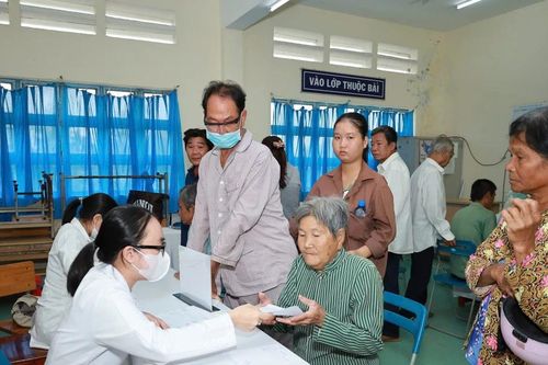 Xuân tình nguyện mang hơi ấm đến người dân xã cù lao