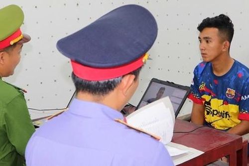 Khởi tố kẻ mua dâm, siết cổ nạn nhân để cướp tài sản