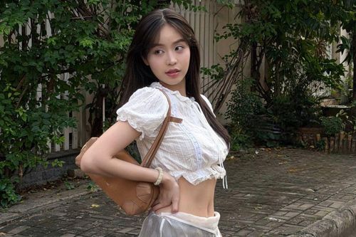 Hoa hậu Thanh Thủy khoe vòng eo quyến rũ