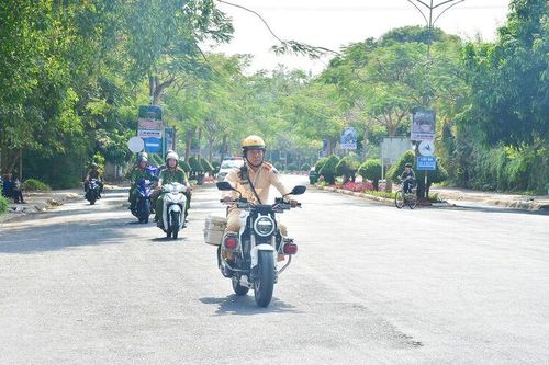 Ra quân bảo đảm trật tự an toàn giao thông tại núi Cấm