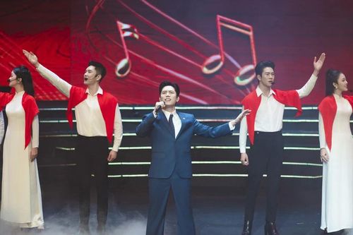 Ca khúc 'Thưa Đảng' của ca sĩ Anh Tú nhận 'mưa' lời khen