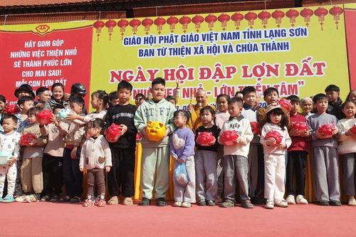Ngày hội đập lợn đất làm từ thiện