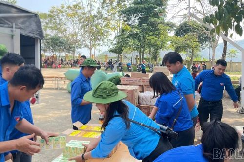 Nhiều hoạt động ý nghĩa tại chương trình 'Xuân về trên bản – Phiên chợ 0 đồng'
