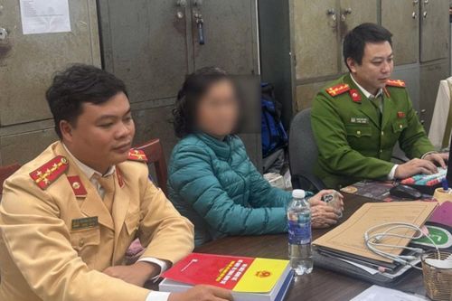 Công an Hà Nội triệu tập người phụ nữ cầm loa hô hào đua xe tại hầm Kim Liên