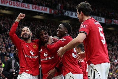 Michael Carrick và khởi đầu rực rỡ tại Man Utd: Canh bạc Maguire mang về chiến thắng derby