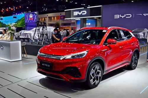 Canada đồng ý giảm thuế xe điện Trung Quốc
