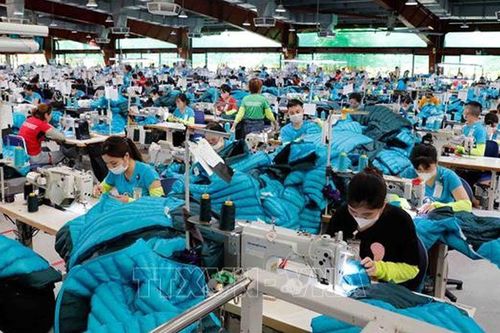 Thưởng Tết Bính Ngọ - Nhiều doanh nghiệp, địa phương đặc biệt quan tâm để giữ chân nguồn nhân lực