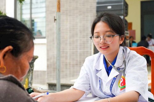 Học viện Y - Dược học cổ truyền Việt Nam khám, cấp phát thuốc miễn phí cho 2.500 người dân