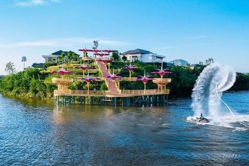 Flyboard Hồ Vua Lê: bùng nổ cảm xúc, hóa thân thành 'Iron man'