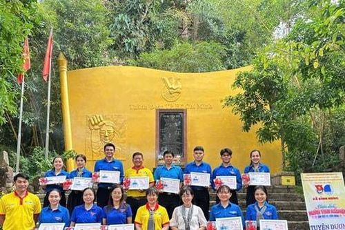 Tuổi trẻ thành phố Hồ Chí Minh 'Sắt son lý tưởng – Vững bước tương lai'