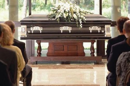 Làm thế nào để hết hơi lạnh khi đi đám ma xong?