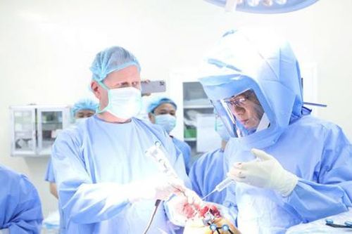 Phẫu thuật robot tiến gần chuẩn y học hiện đại