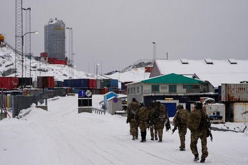 EU bị dồn trước đòn thuế Mỹ, sẵn sàng đáp trả vì Greenland