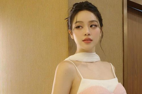 Thanh Thủy và Trịnh Thăng Bình vướng tin hẹn hò