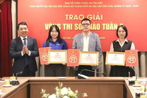 Trao giải Tuần 2 Cuộc thi tìm hiểu Nghị quyết Đại hội XVIII Đảng bộ Thành phố Hà Nội