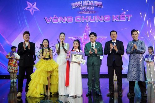 Hán Yu Triệu Vy đăng quang 'Tinh hoa nhí Việt Nam'