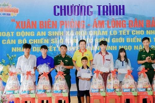 Bộ đội Biên phòng Thành phố Hồ Chí Minh chăm lo Tết cho nhân dân vùng biên giới biển