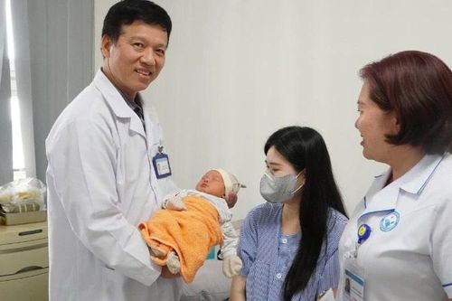 Bác sĩ, nhân viên y tế Bệnh viện Vũng Tàu hiến máu cứu sản phụ băng huyết