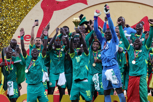 Senegal vô địch châu Phi sau trận chung kết bóng đá hỗn loạn