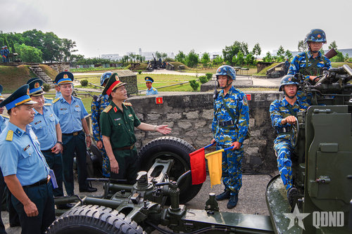 Thượng tướng Phạm Trường Sơn kiểm tra công tác sẵn sàng chiến đấu bảo vệ Đại hội XIV của Đảng