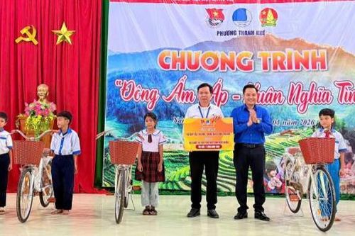 Tuổi trẻ Thanh Khê mang 'Đông ấm áp - Xuân nghĩa tình' đến vùng cao Nam Giang