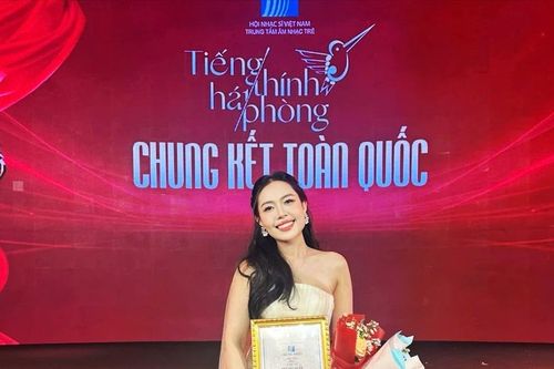 Soprano Kim Ngân xúc động khi giành Giải Nhất Tiếng hát Thính phòng Toàn quốc