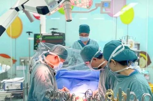 Cứu sống bệnh nhi 5 tuổi mắc hẹp khí quản bẩm sinh kèm tứ chứng Fallot nặng