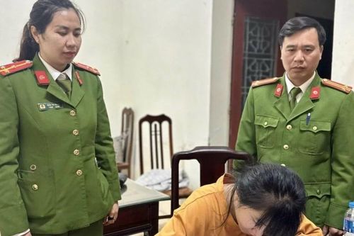 Vận động đối tượng truy nã từ Campuchia về Việt Nam đầu thú