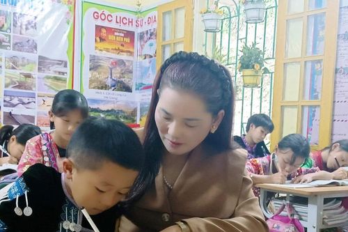 Ba thập niên giữ lớp, giữ trò ở vùng biên