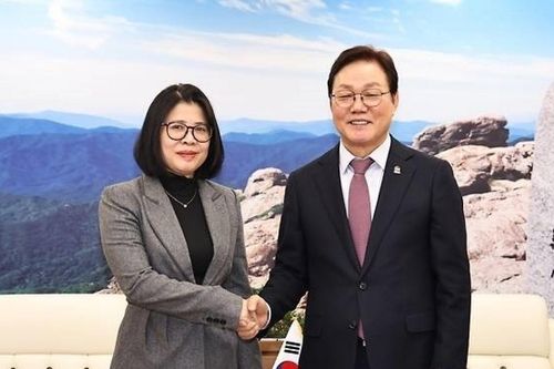 Thống đốc tỉnh Gyeongsangnam (Hàn Quốc) gửi lời chúc Đại hội XIV của Đảng Cộng sản Việt Nam diễn ra thành công tốt đẹp