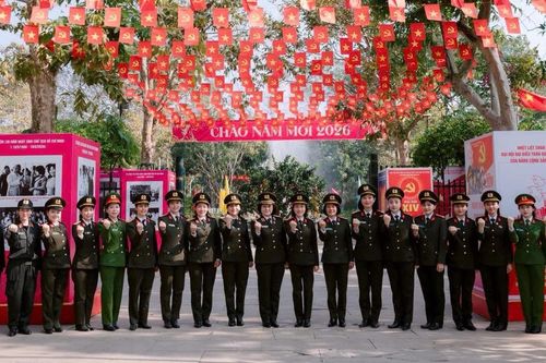 Phụ nữ Công an nhân dân trọn niềm tin theo Đảng