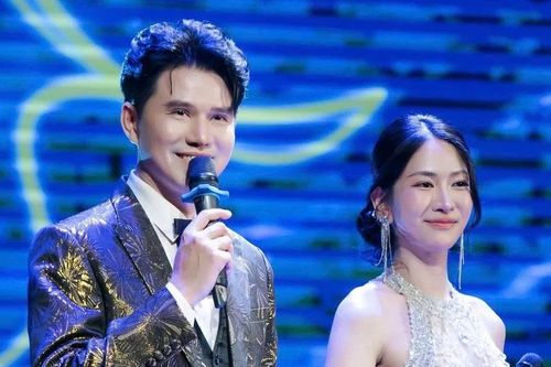 Tất bật chạy show lễ trao giải