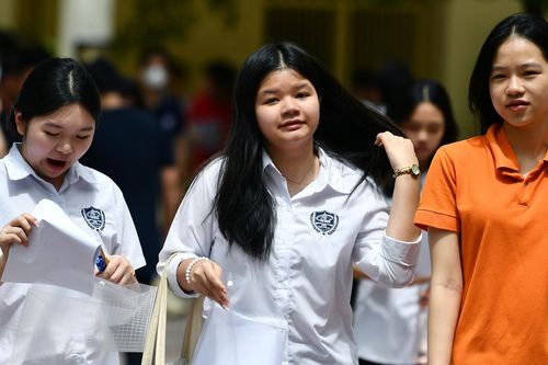Cuộc đua vào lớp 10 công lập: Mở thêm lối đi để phụ huynh và học sinh bớt khổ