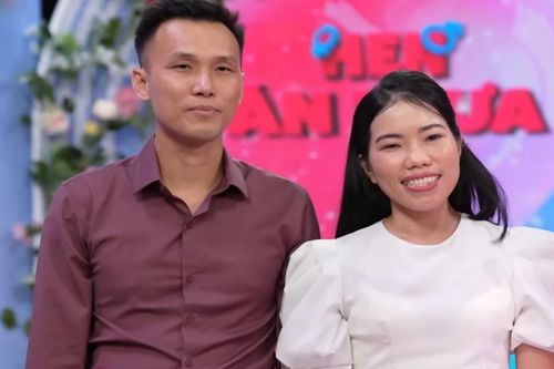 35 tuổi chưa một lần yêu, nữ điều dưỡng xiêu lòng trước chàng trai nuôi hàu