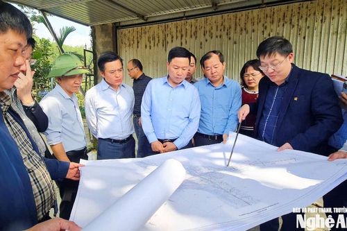 Phó Chủ tịch UBND tỉnh Hoàng Phú Hiền kiểm tra công tác chuẩn bị khởi công dự án Đường bộ cao tốc Vinh - Thanh Thủy