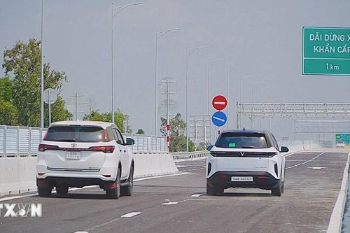 Thông xe cao tốc Cần Thơ-Cà Mau tạo điều kiện để vùng cực Nam Tổ quốc phát triển