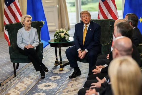 Châu Âu cân nhắc lá bài mạnh trước sức ép từ Tổng thống Trump