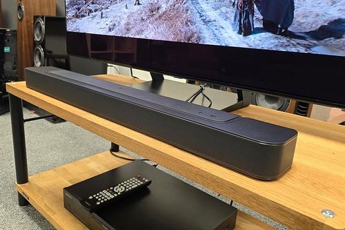 Soundbar nên đặt trên hay dưới TV để nghe đã tai nhất?