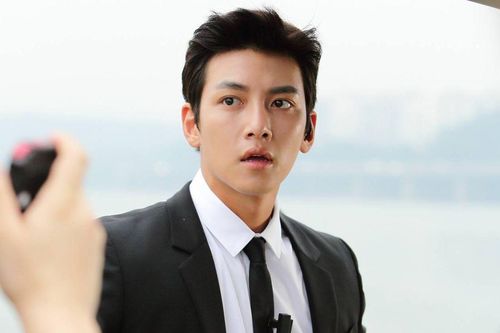 Ji Chang Wook đổi vận nhờ 'yêu' Suzy?