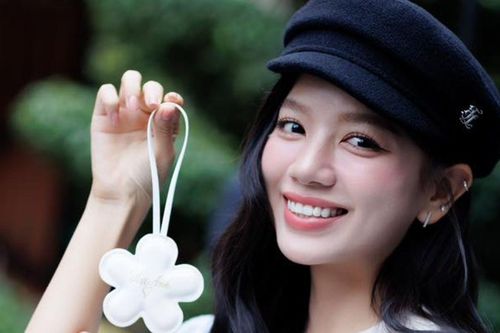 Nguồn thu nhập đáng kinh ngạc của mỹ nhân Mưa Đỏ