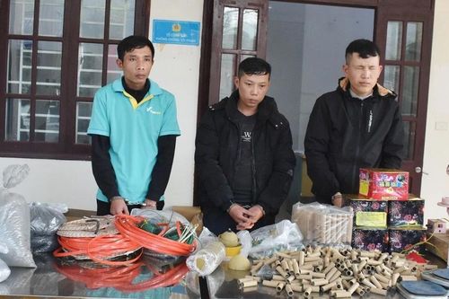 Bắt giữ các đối tượng chế tạo pháo trái phép